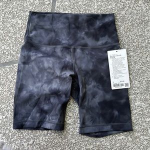 BNWT Lululemon Wunder Train HR short 8”